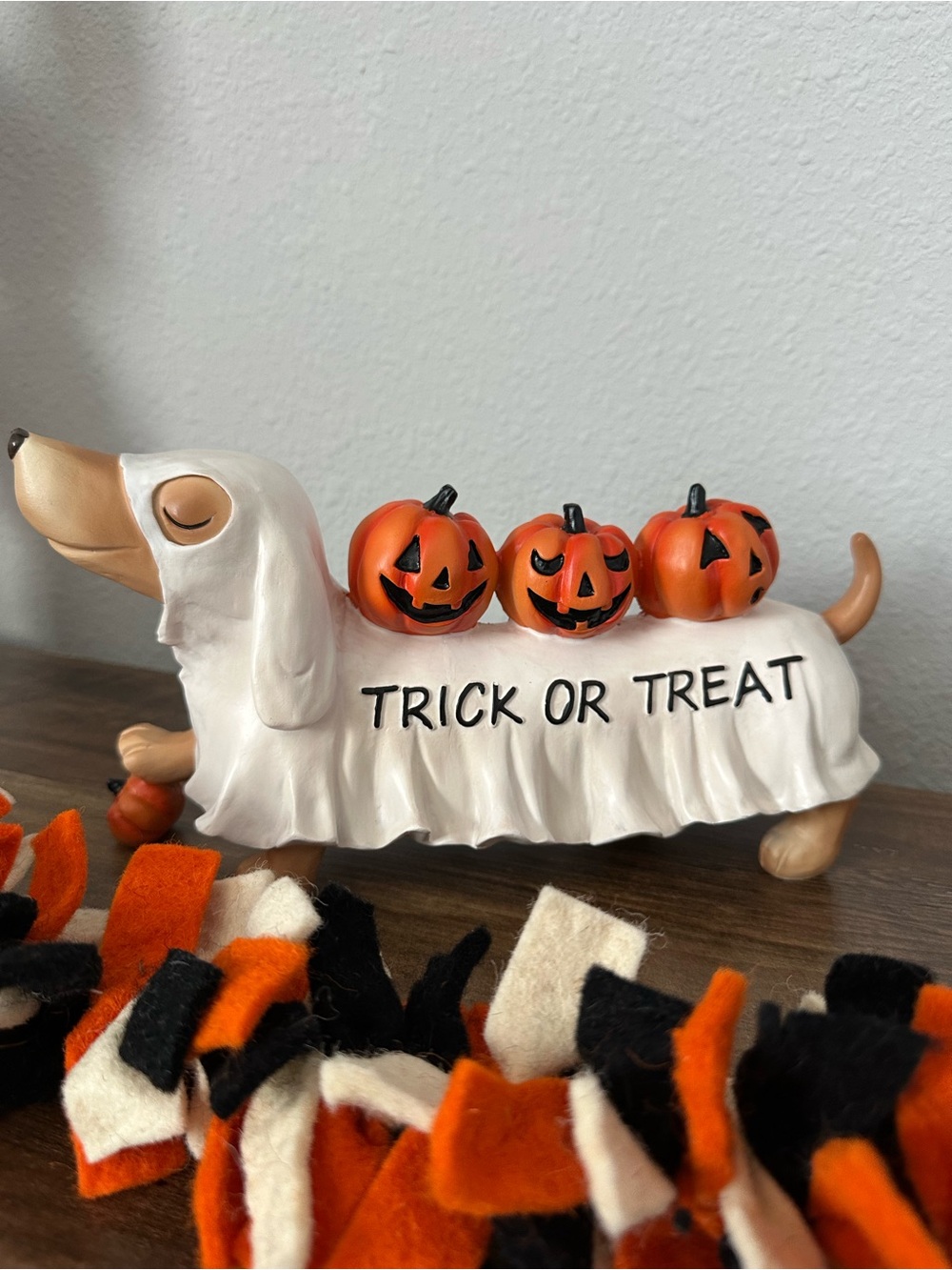 Dachshund Trick or Treat Pumpkin Figurine - White & Orange